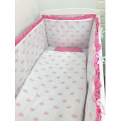 Lenjerie de pat bebelusi cu aparatori laterale pufoase Deseda Coronite roz